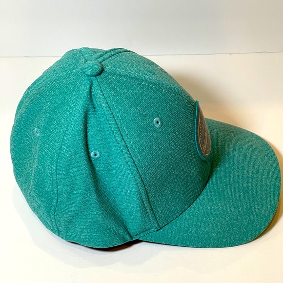 Travis Mathew FlexFit L/XL Teal Round Patch Hat - Picture 3 of 6